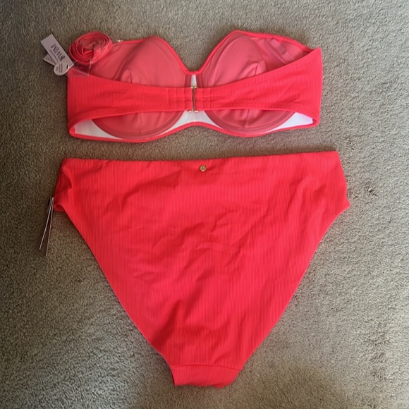 NWT Mix-and-Match Twist Bandeau Top & High-Waist Full-Coverage Bikini - Picture 2 of 6